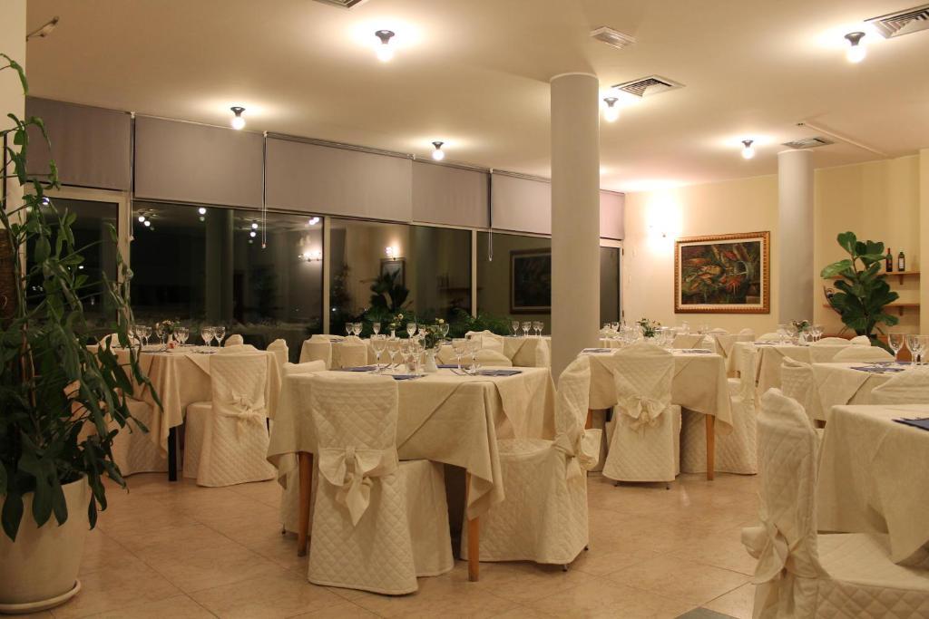 Hotel Elvezia Pesaro Exterior foto